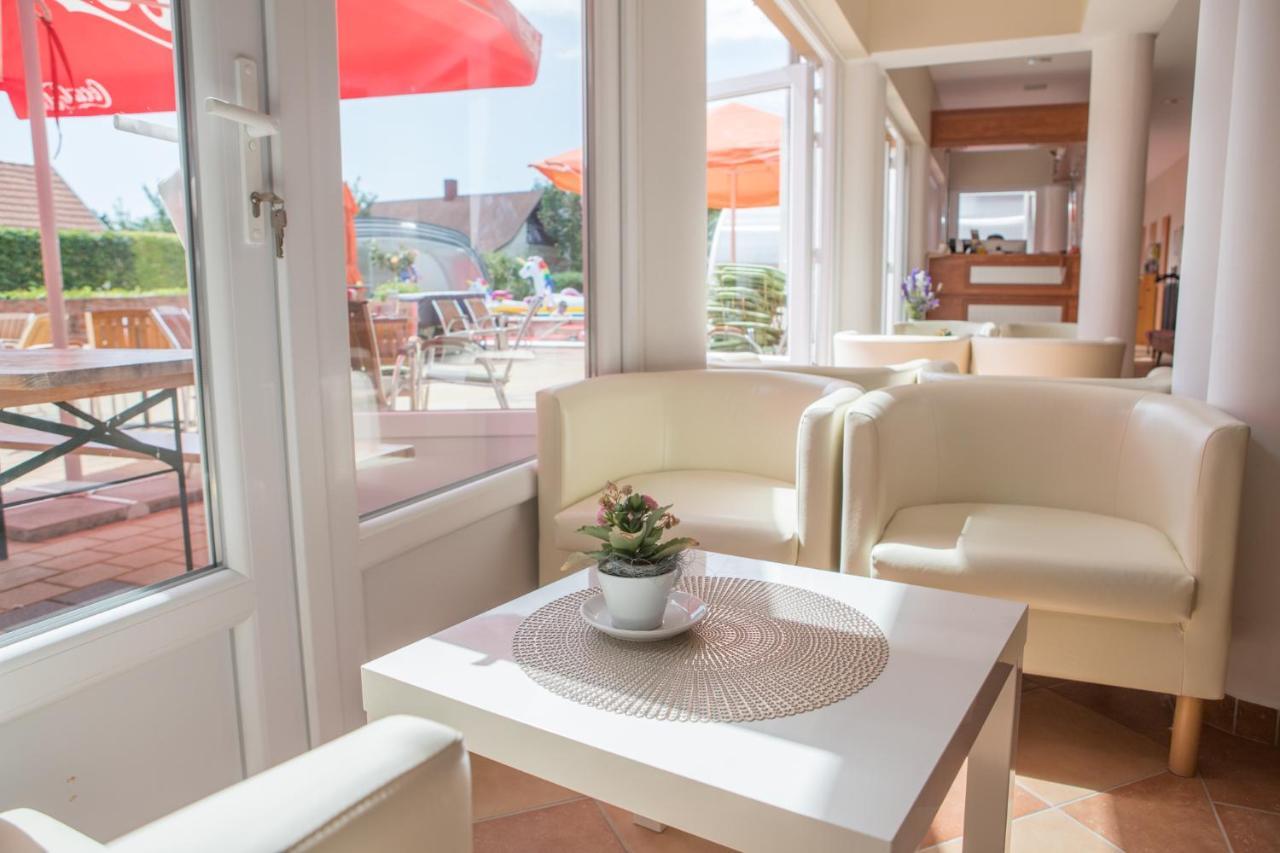 Pelso Panzio Bed & Breakfast Balatonmariafurdo Exterior photo