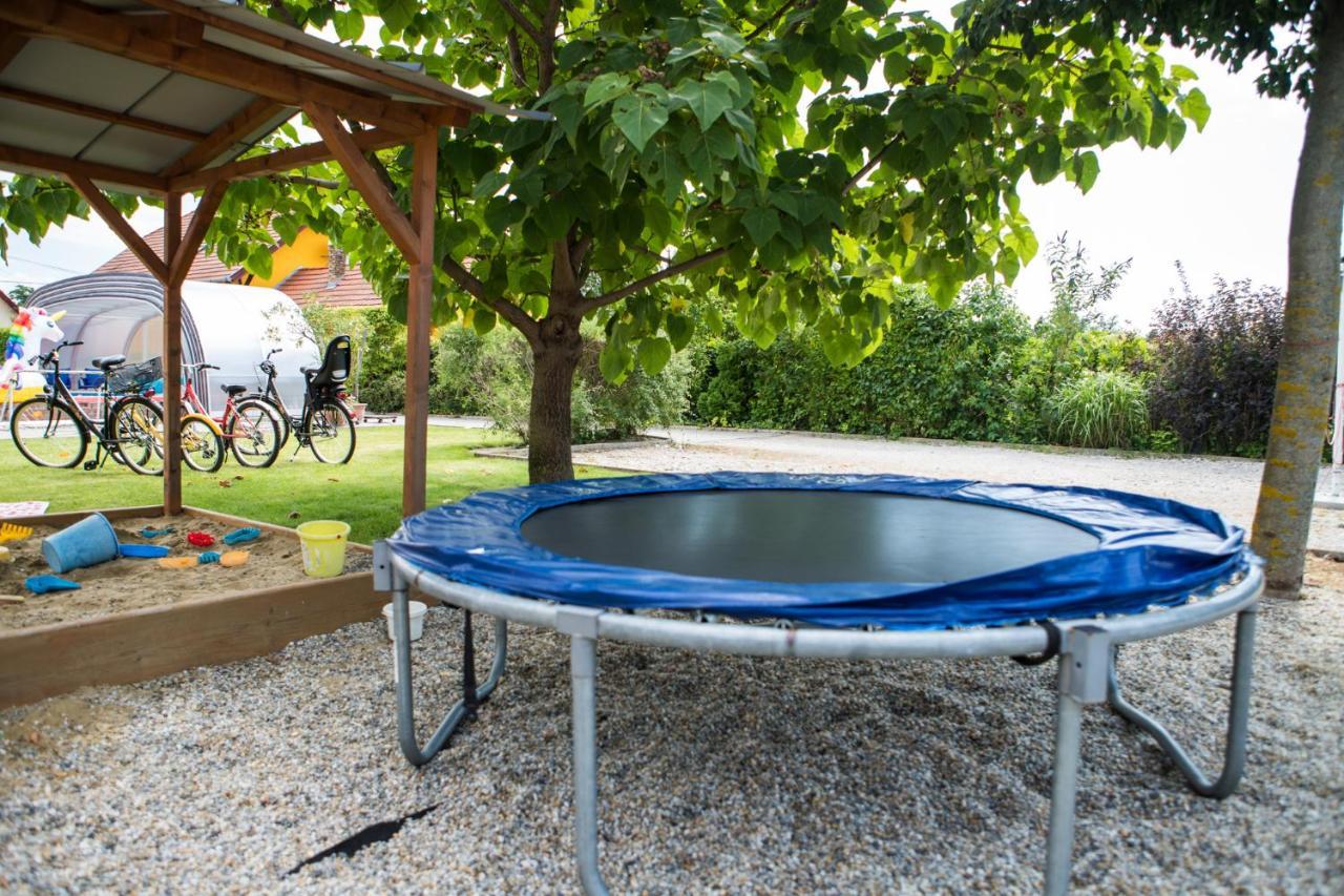 Pelso Panzio Bed & Breakfast Balatonmariafurdo Exterior photo