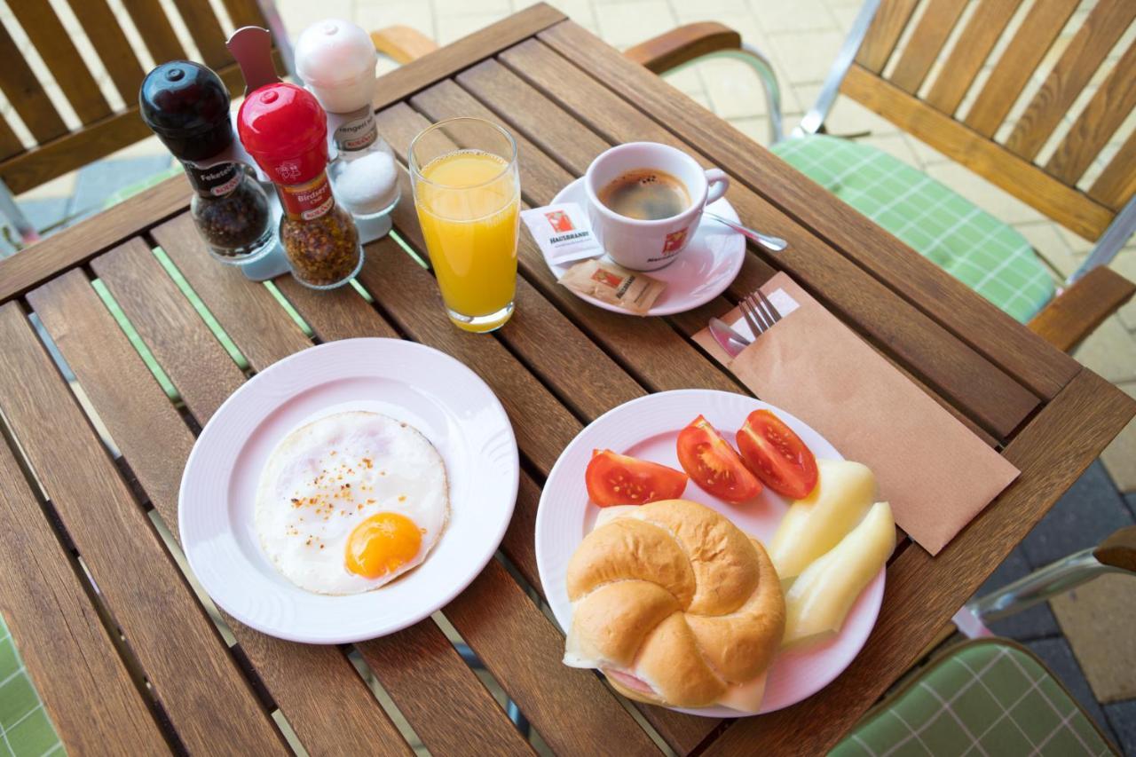 Pelso Panzio Bed & Breakfast Balatonmariafurdo Exterior photo