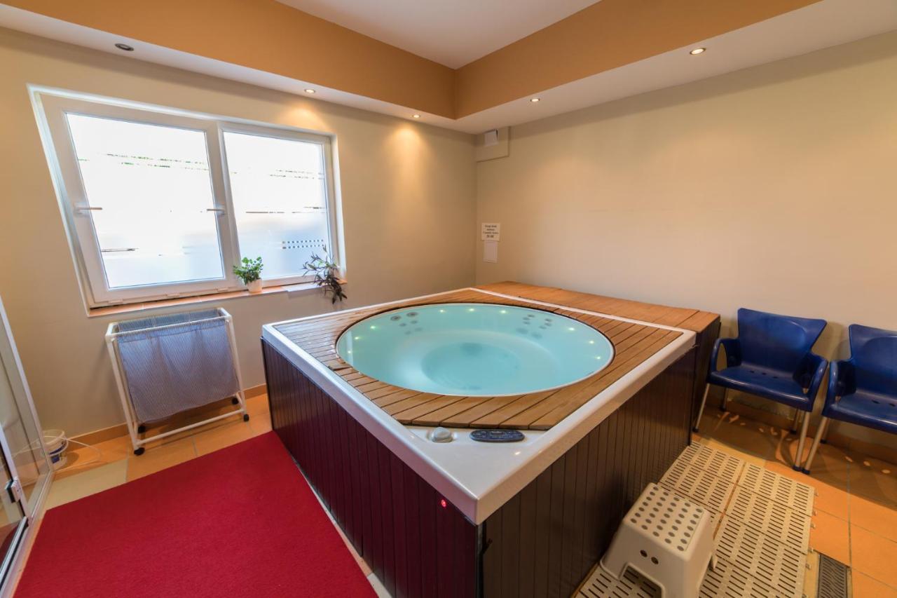Pelso Panzio Bed & Breakfast Balatonmariafurdo Exterior photo